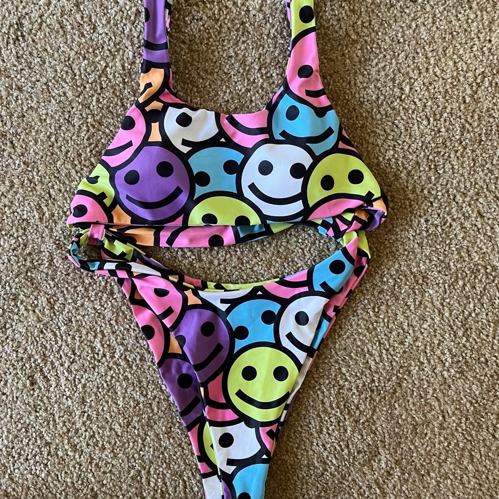 Shimmyshine Smiler One-Piece - Picture 2 of 3